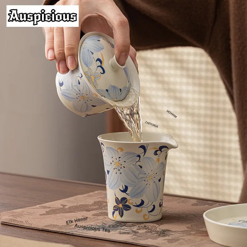Aesthetic Lily Ceramic Gaiwan Luxury Sopera Not Hot Tea Tureen Tea Bowl with Lid Kit Tea Maker Cover Bowl Cha Supplies Ornaments