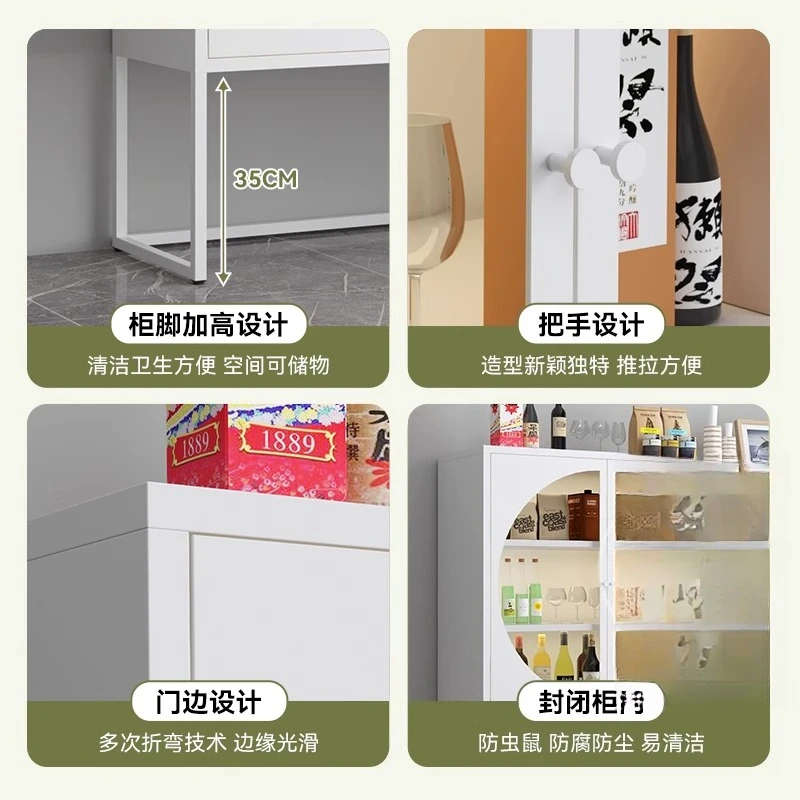 خزانة مشروبات فاخرة من الحديد المطاوع بإضاءة نورديك، وخزانة جانبية لتناول الطعام على الحائط، وعرض باب زجاجي لغرفة المعيشة