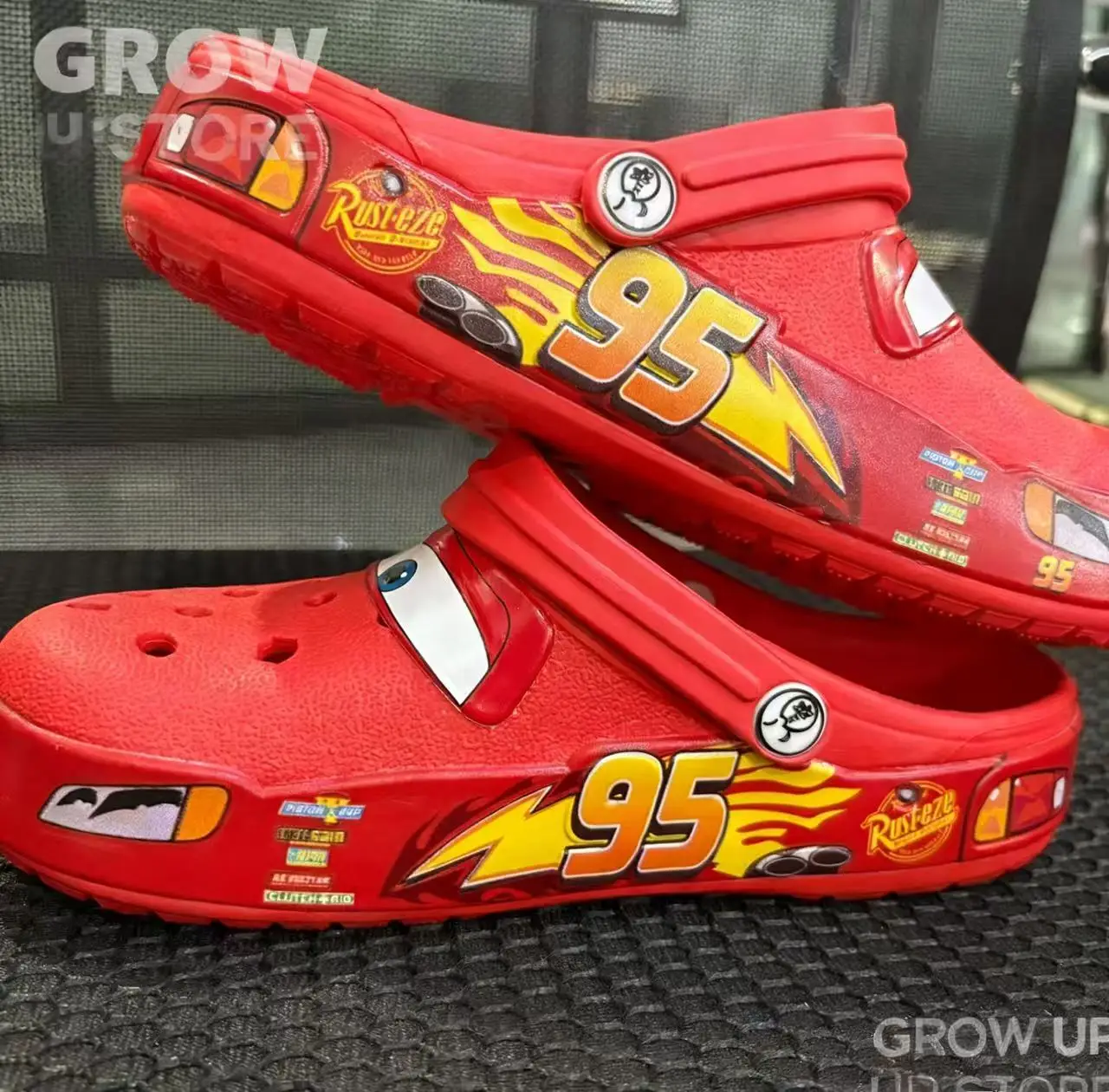 รองเท้าแตะกันน้ำลายการ์ตูนดิสนีย์ แมคควีนส์ พิกซาร์ สไตล์ลำลอง ระบายอากาศได้ดี แบบรัดข้อเท้า ทำจากวัสดุ EVA เหมาะสำหรับใส่กลางแจ้ง เป็นของขวัญ