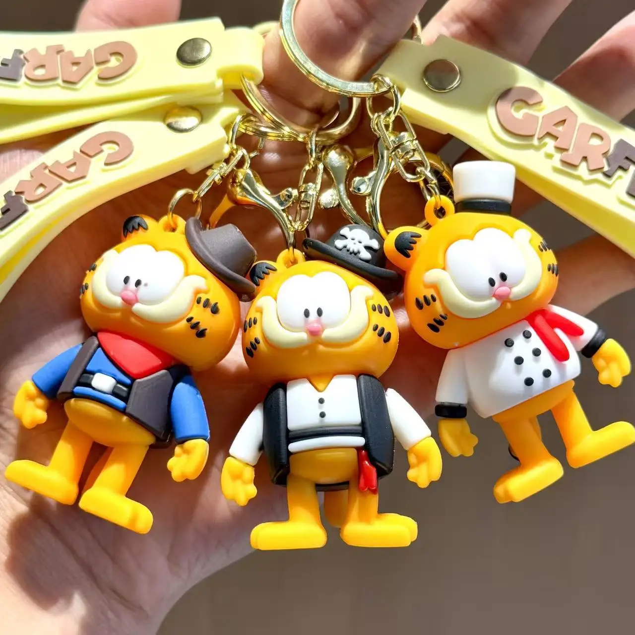

3-6psc Creative cartoon Garfield keychain featuring an adorable 3D hat-shaped Garfield pendant Popular street stall accessory