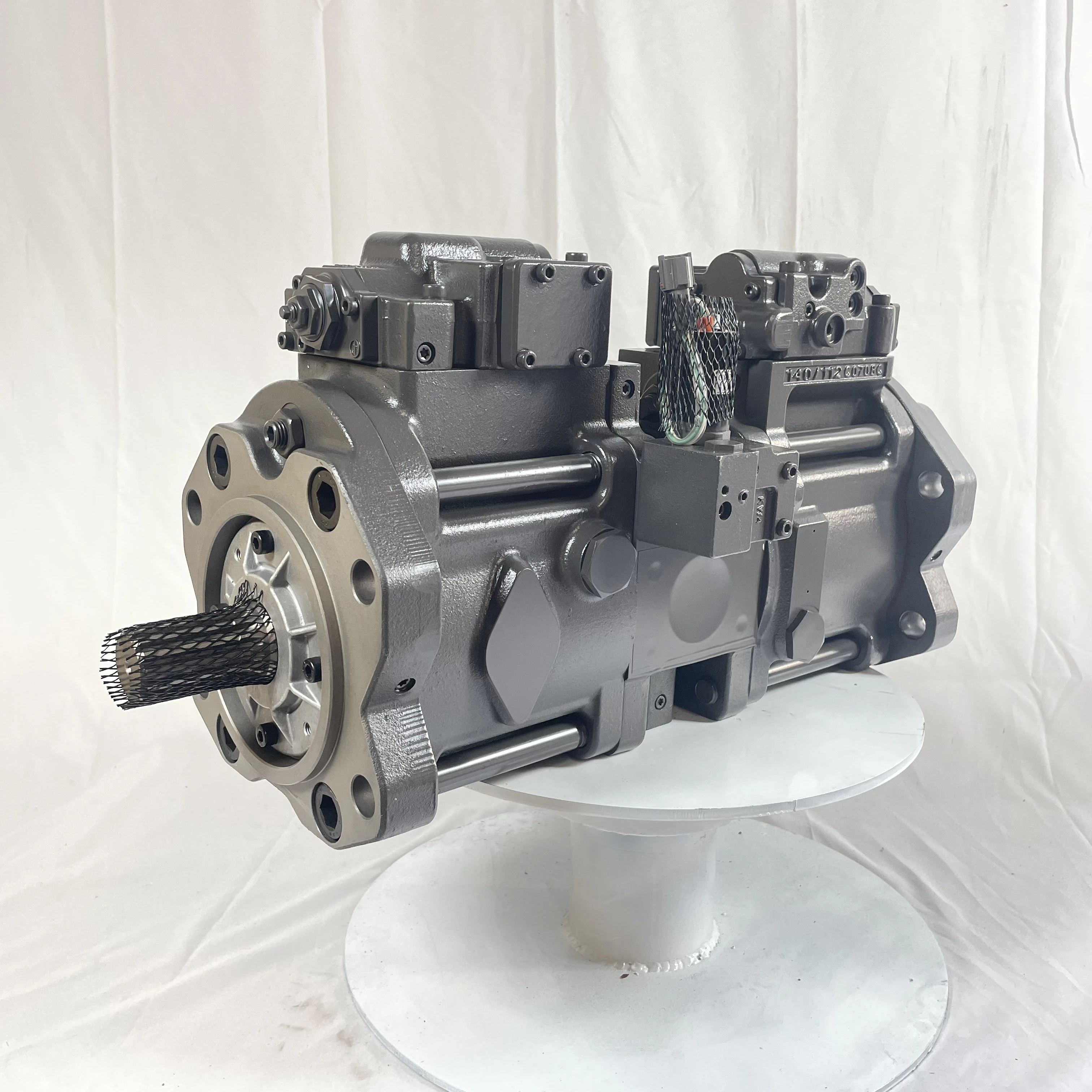 31Q7-10050    R260-9/R265LC-9/R250LC-9s K3V112DTydraulic pump excavator EC210/EC240/EC210B