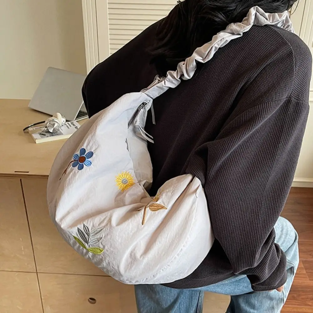 สไตล์เกาหลีไนลอน Dumpling กระเป๋า Drawstring สีทึบดอกไม้เย็บปักถักร้อย Tote กระเป๋ากระเป๋าถือน้ําหนักเบาผ้า Oxford กระเป๋าสะพาย