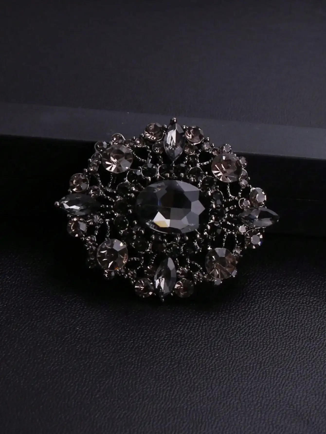 1pc Luxury Baroque Style Brooches For Women Dress Western Crystal Jewelry Collar Pin Brooch Party Accessories