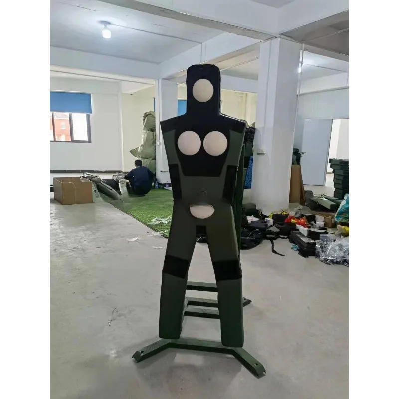 الهدف البشري، تعليم حصة الرجل الخشبي، لوازم فنون الدفاع عن النفس