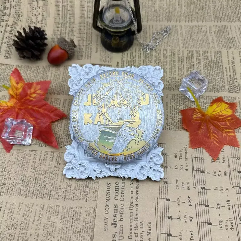 Дзюдзюцу Кайсен, окружающая эмблема Мангоко, Годжо Сатору, позолоченный рельеф, Нацуюки, Курои, Тигровый персонал, Y vende nin и кость