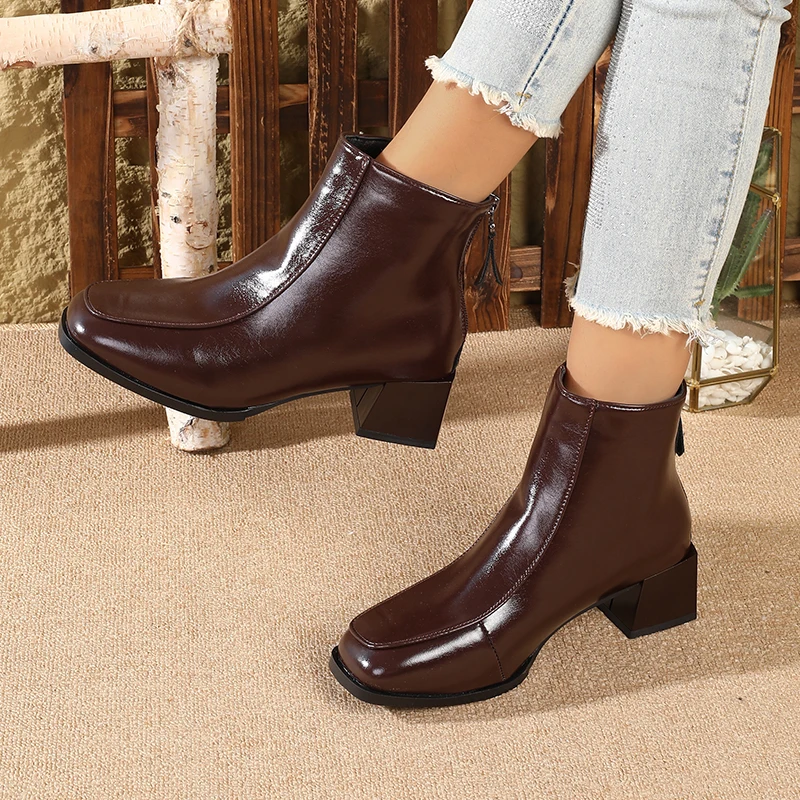 ​ ​ 2025 جديد إمرأة فرنسي ريترو صندل بكعب مكتنز حذاء من الجلد-مقدمة مربعة وسحاب خلفي أحذية التخسيس ، أحذية الخريف/الشتاء الدافئة