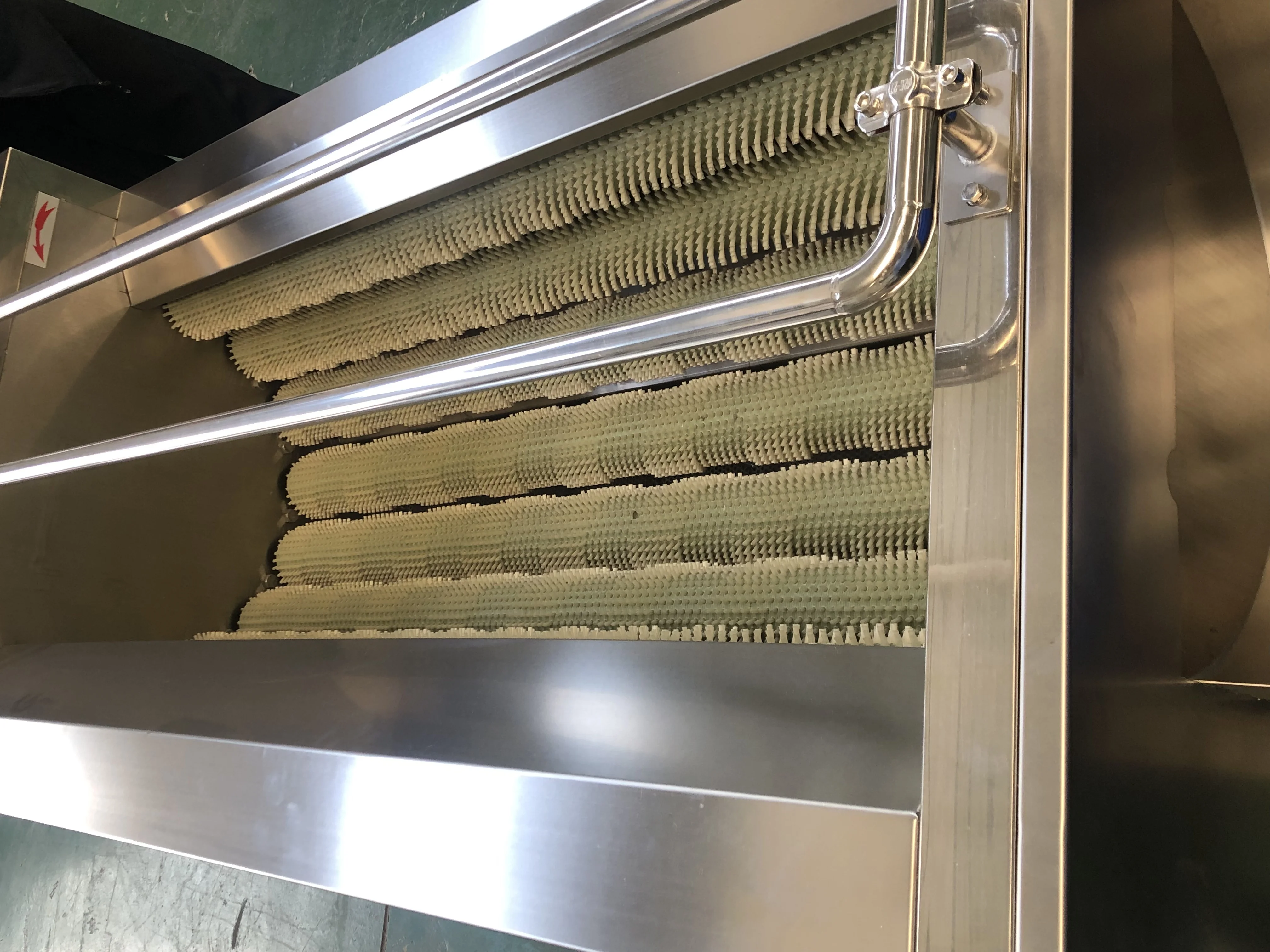 غسالة تقشير المعدات متوسطة الحجم من نوع الفرشاة مناسبة لآلات التنظيف الصناعية في المطاعم الكبيرة