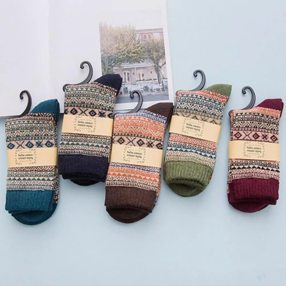 Retro-Muster Mid-Calf Socken ethnischen Stil gedruckt Frauen Winters ocken gemütlich gestrickt Mid-Tube hohe Elastizität für den Innenbereich