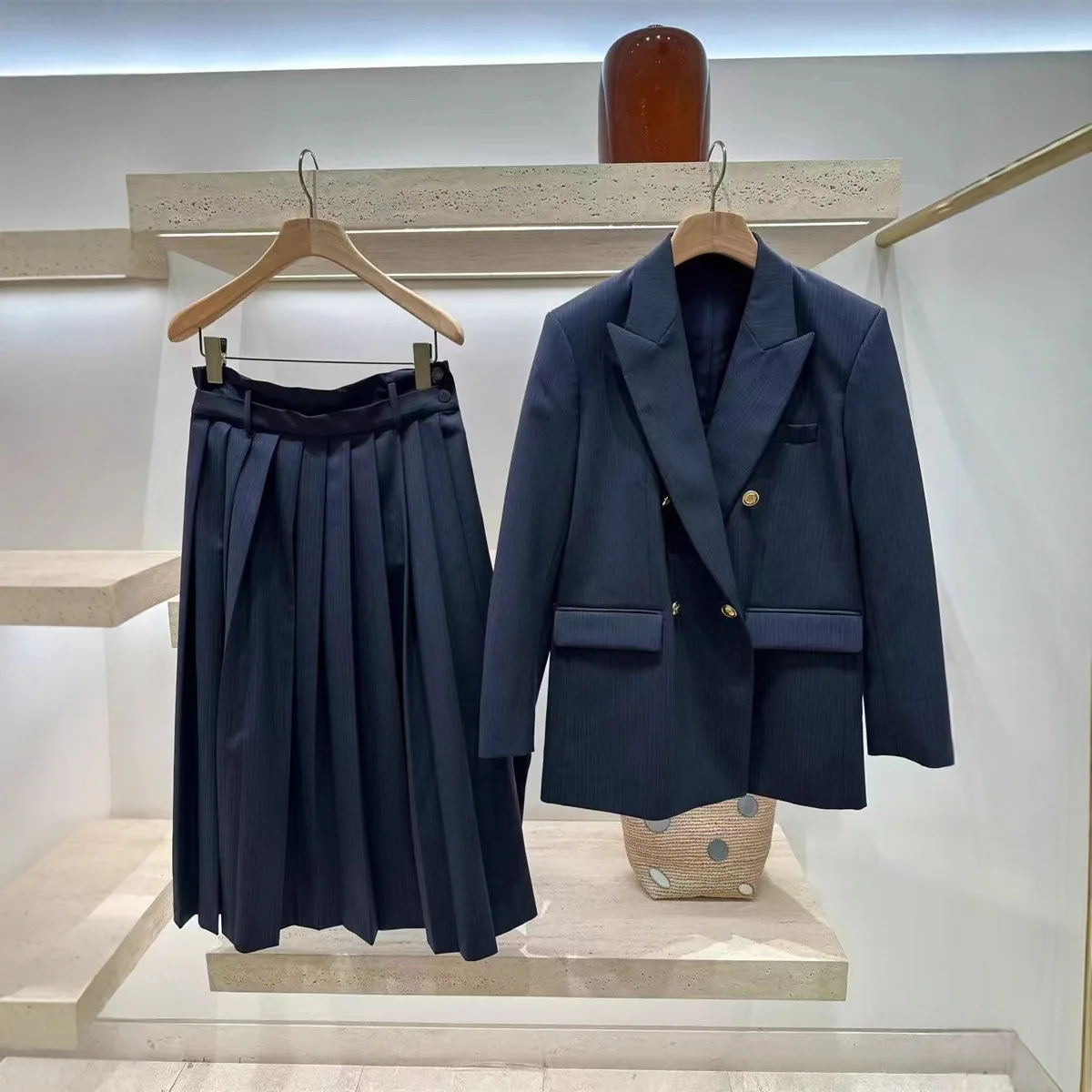 【presente grátis】2025 outono inverno nicho francês listrado blazer duplo breasted estilo plissado saia midi de cintura alta para mulher