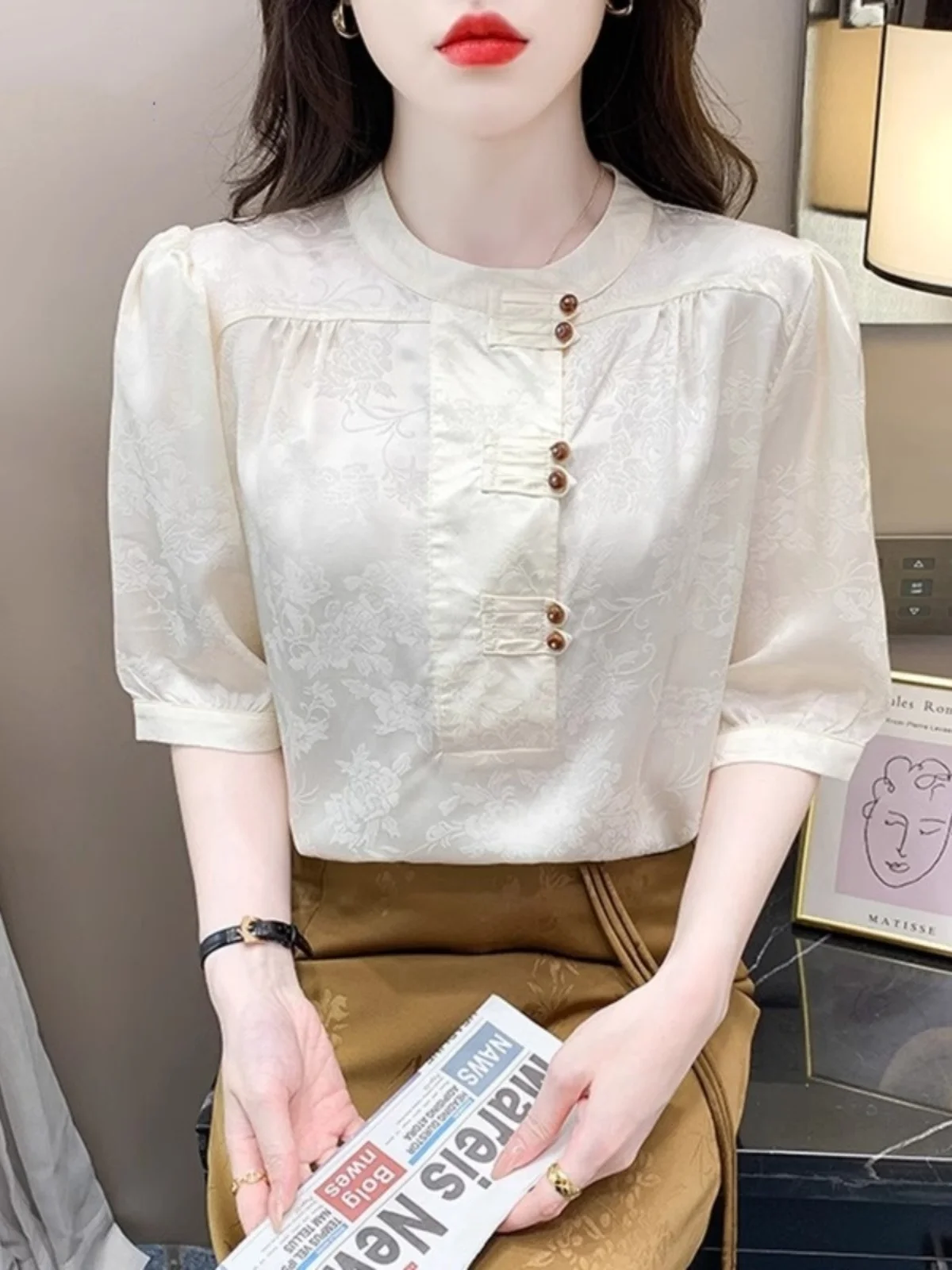 

Новая китайская женская блузка с круглым вырезом и коротким рукавом, летняя коллекция 2026, модный шифоновый топ прямого кроя с рукавами-фонариками, стройнящий силуэт