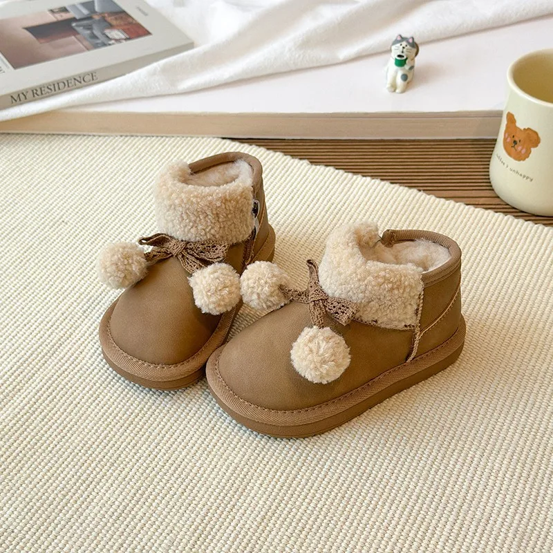 الفتيات الحلو الدافئة عادية التلبيب القطن أحذية بوت قصيرة 2025 شتاء جديد للأطفال لينة وحيد مريح تنوعا موضة الثلوج الأحذية