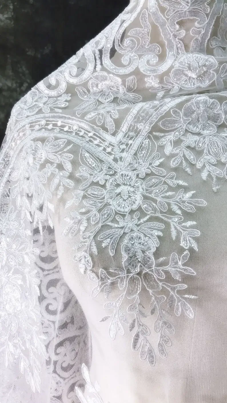 Tessuto di pizzo ricamato a fiori vintage bianco Tessuto delicato in tulle floreale, tessuto per abiti, tessuto di pizzo per abiti velo da sposa 1 metro