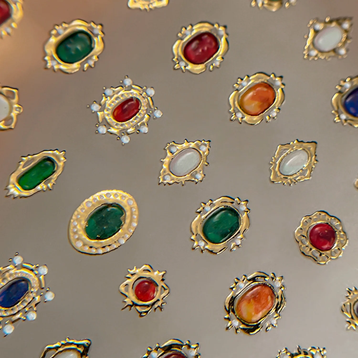 Luxuriöser Barock-Nagelaufkleber mit Goldrahmen, Farbimitation von Edelsteinen und Perlen, Retro Selbstklebende Aufkleber, Elegante Maniküre-Dekoration – Detail 5