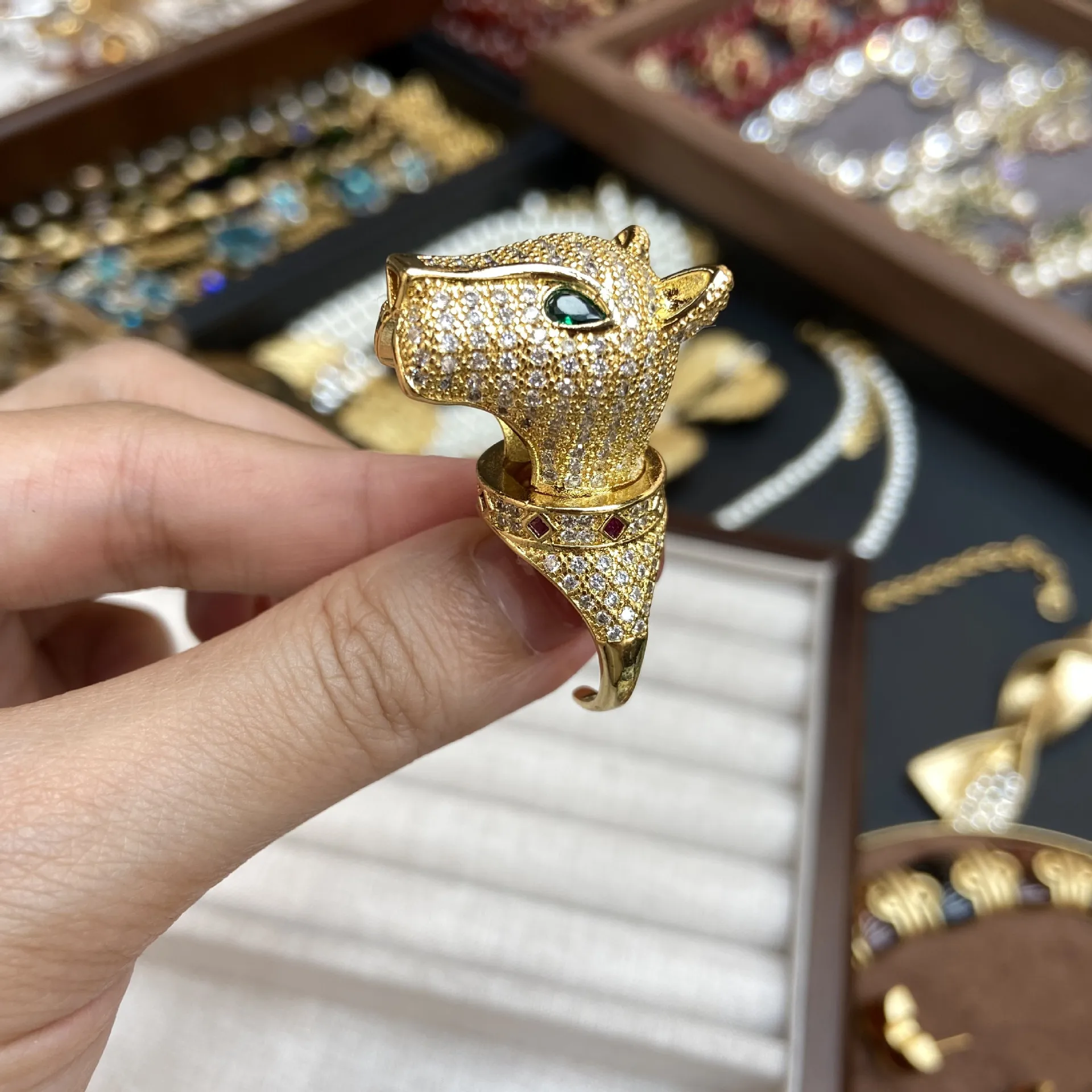 

Gazing JewelryFull Diamond Cheetah Copper Plated Real Gold Open Ring