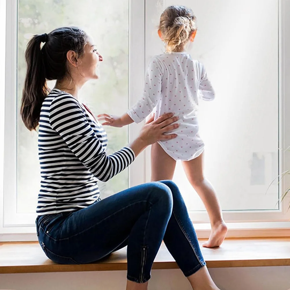 

Insulation Window Film Windproof Reusable Transparent Adhesive Covering For Indoor Home Office Living Room Bedroom Plastic