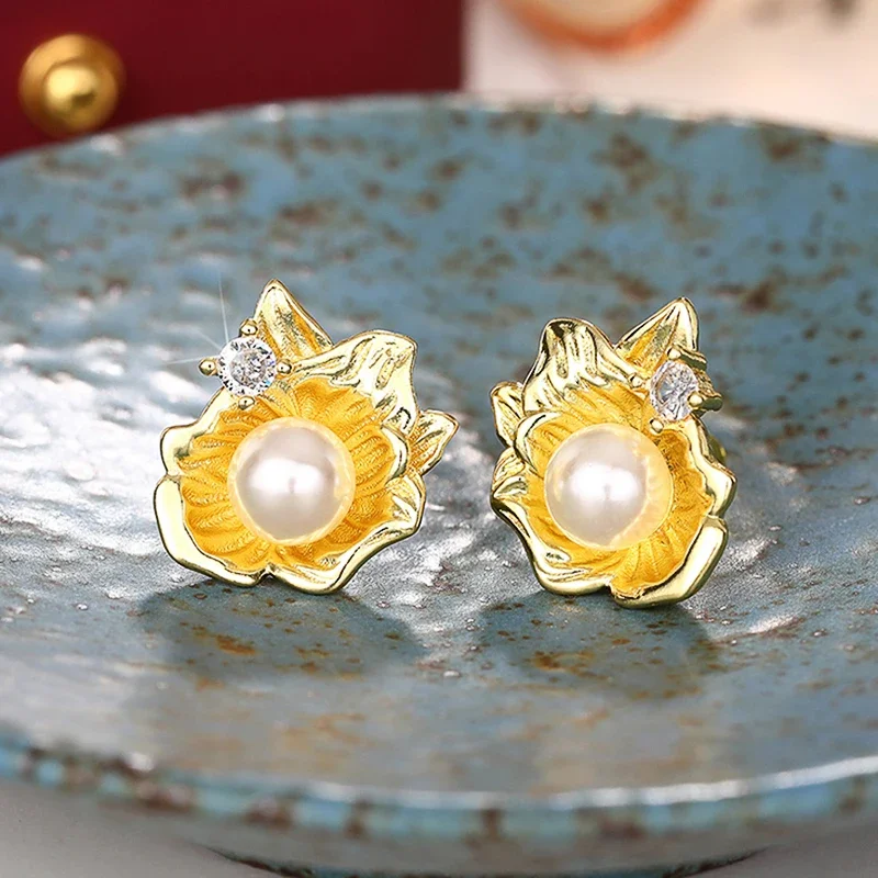 2024 Irregular Flower Stud Earrings Metal Gold Color Simulated Pearl  Fashionable Female Ear Accessories New Jewelry