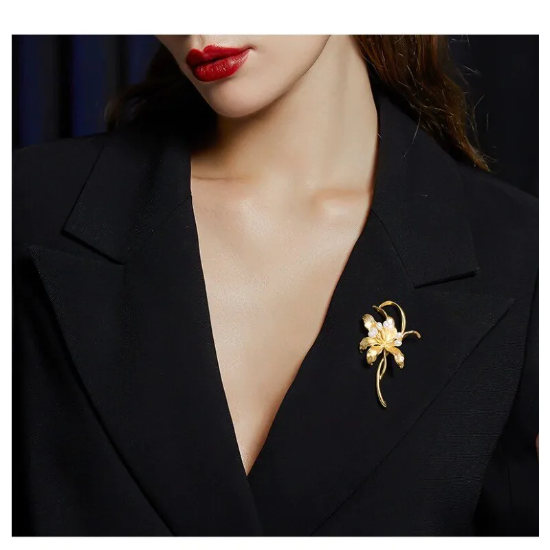 Freshwater pearl brooch corsage women's high-end exquisite accessories, high-end light luxury pins