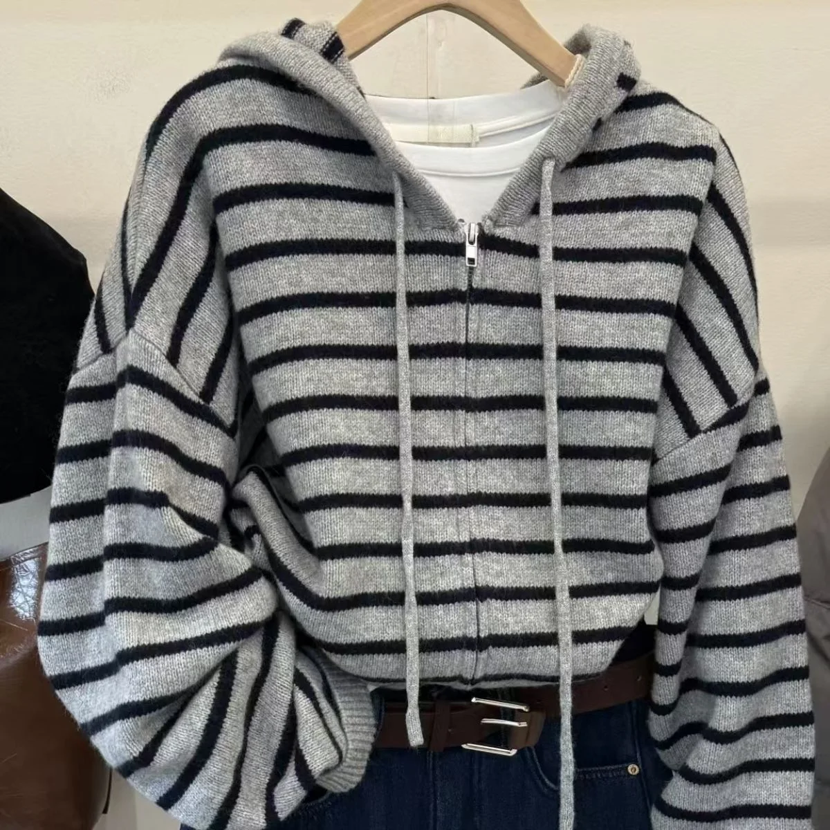

Grey Striped Knitted Hooded Sweater Autumn Winter 2025 New Soft Zipper Cardigan Women's Casual Long Sleeved Loose Versatile Top