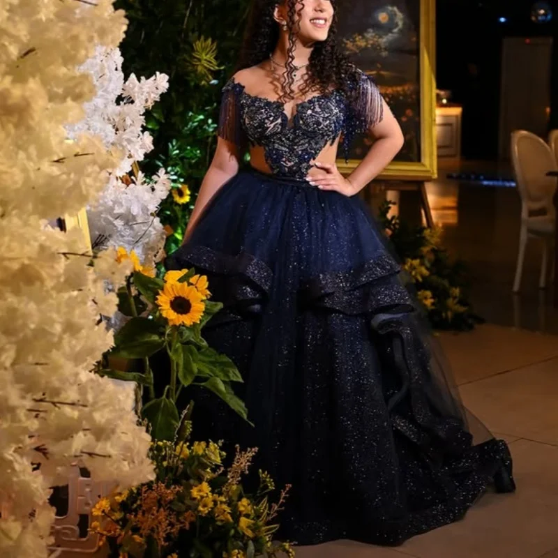 

Блестящее темно-синее платье Quinceanera, кружевное многослойное платье с открытыми плечами, тюлевая цветочная наклейка, платья de 15, Quinceanera ﻿ Индивидуальный