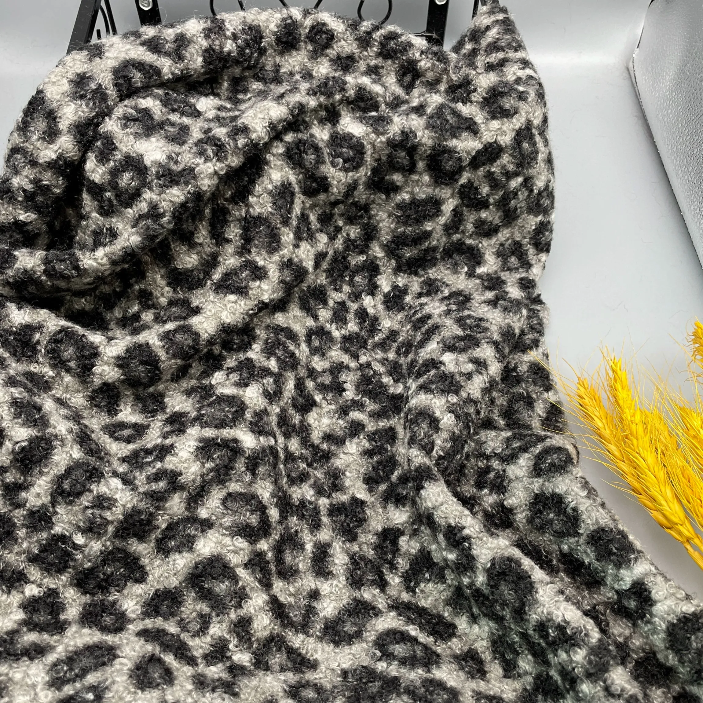 1ヤード-3mm-フェイクファー、小さなカール付き、diyクラフト素材、レオパード柄プラッシュフェイクファー生地、パフォーマンスコスチューム用