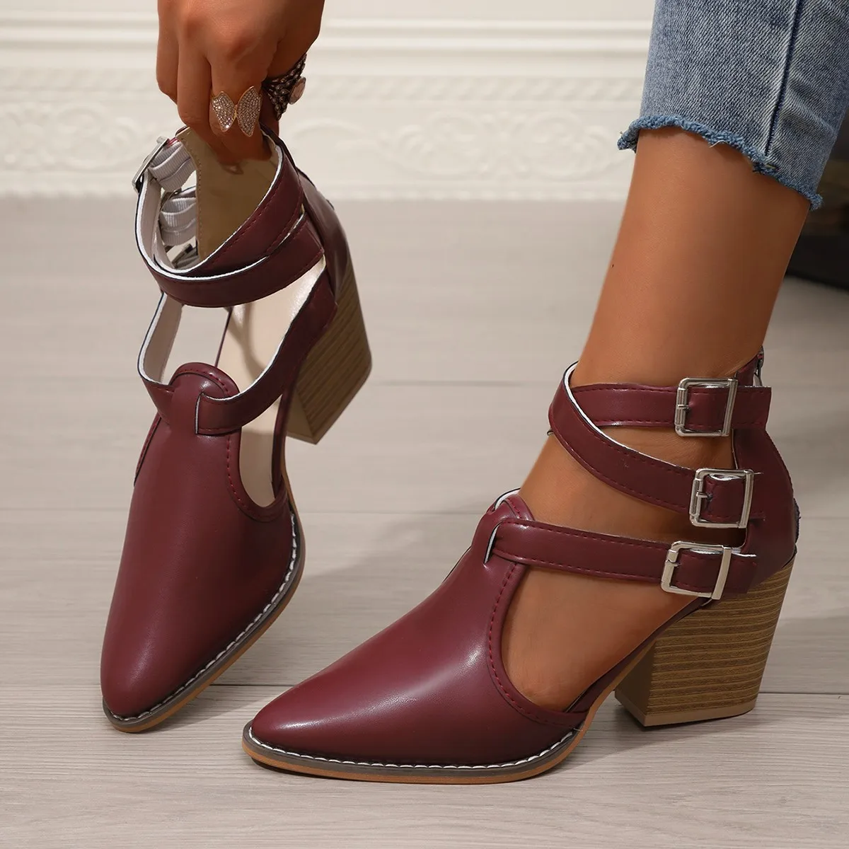 

Women's high-heeled pointed-toe sandals with belt buckles, thick heels and hollow fashion sandals