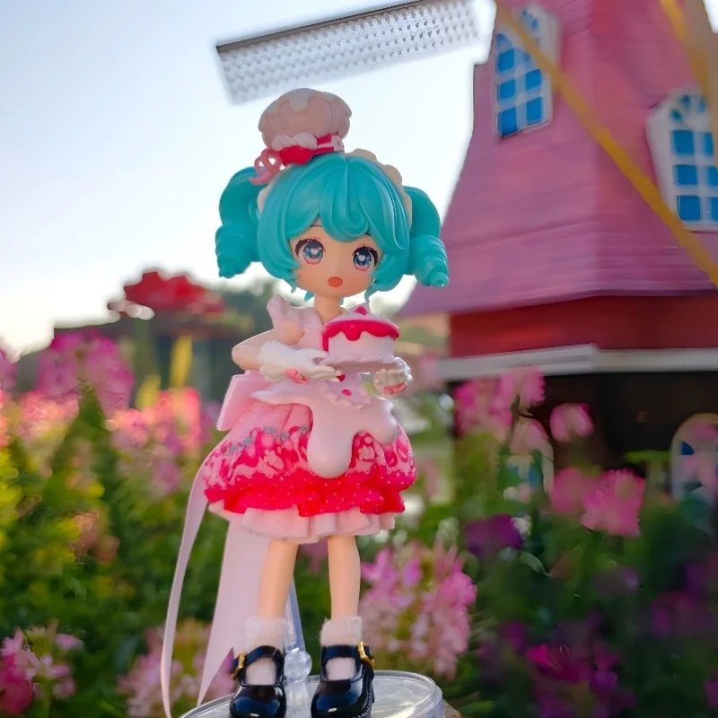 blokees-miku-qi-yu-ji-edizione-limitata-carta-elevator-card-e-statuetta-articolata-miku-da-collezione-tema-'let's-have-strawberry-cake'-in-stock