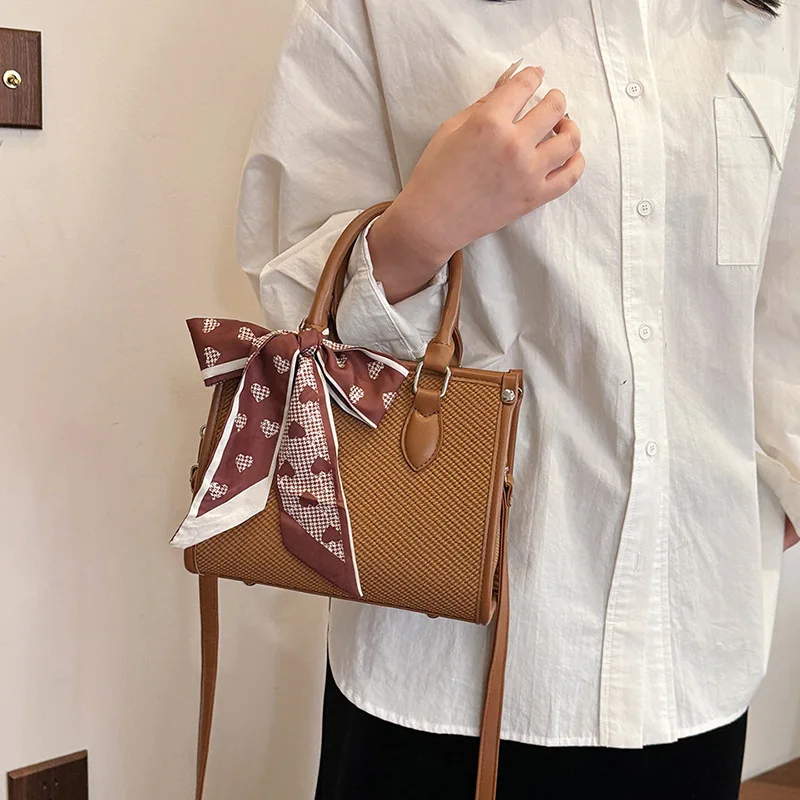 

Large Capacity Commuter Handbag - Niche Minimalist Stylish Bag, Versatile Shoulder Crossbody & Top-Handle Purse for Ladies