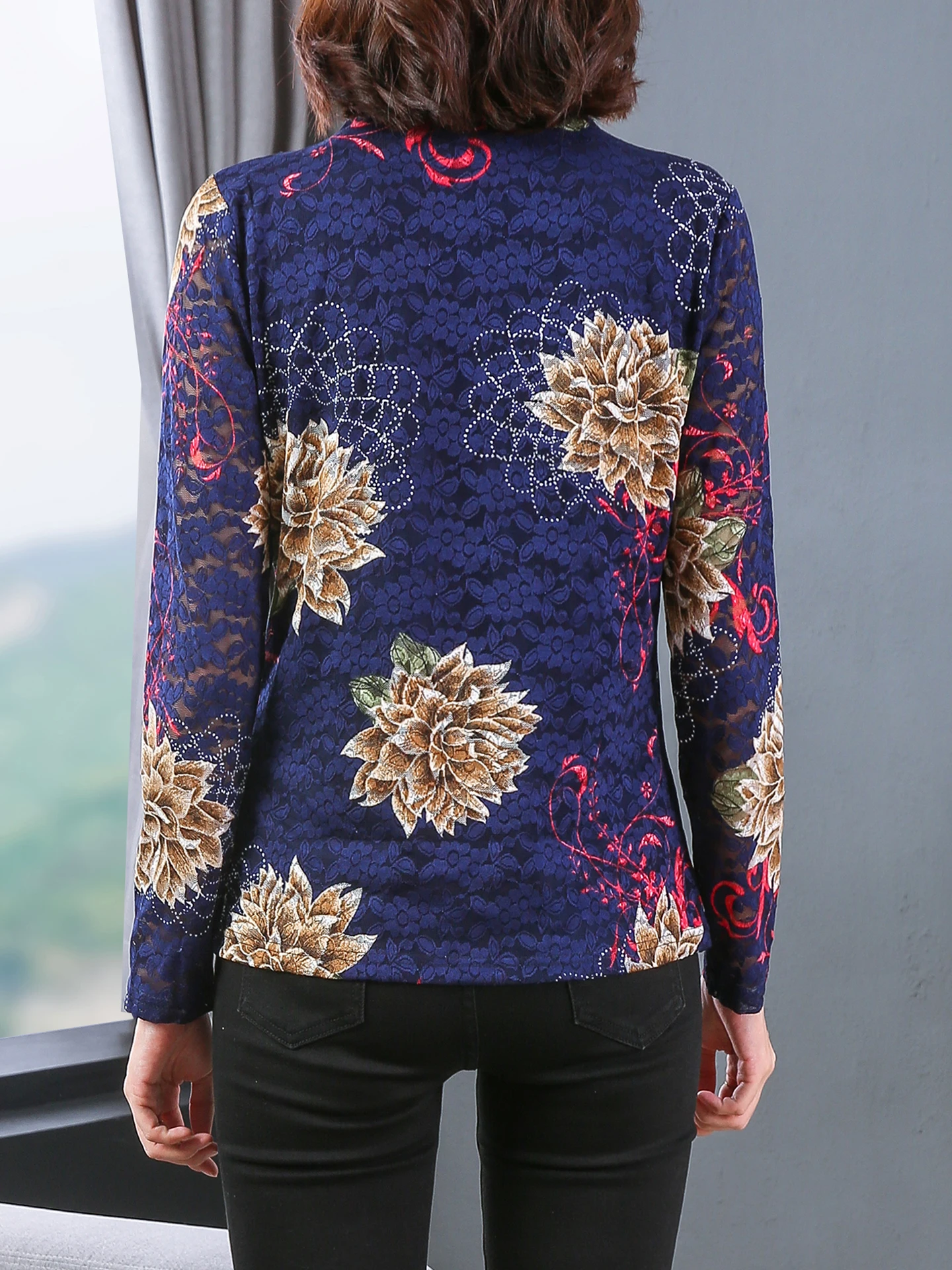 Nova camisa de fundo de renda jovem e elegante para mulheres, gola meia alta elástica, manga comprida, intelectual e sofisticada nova camiseta