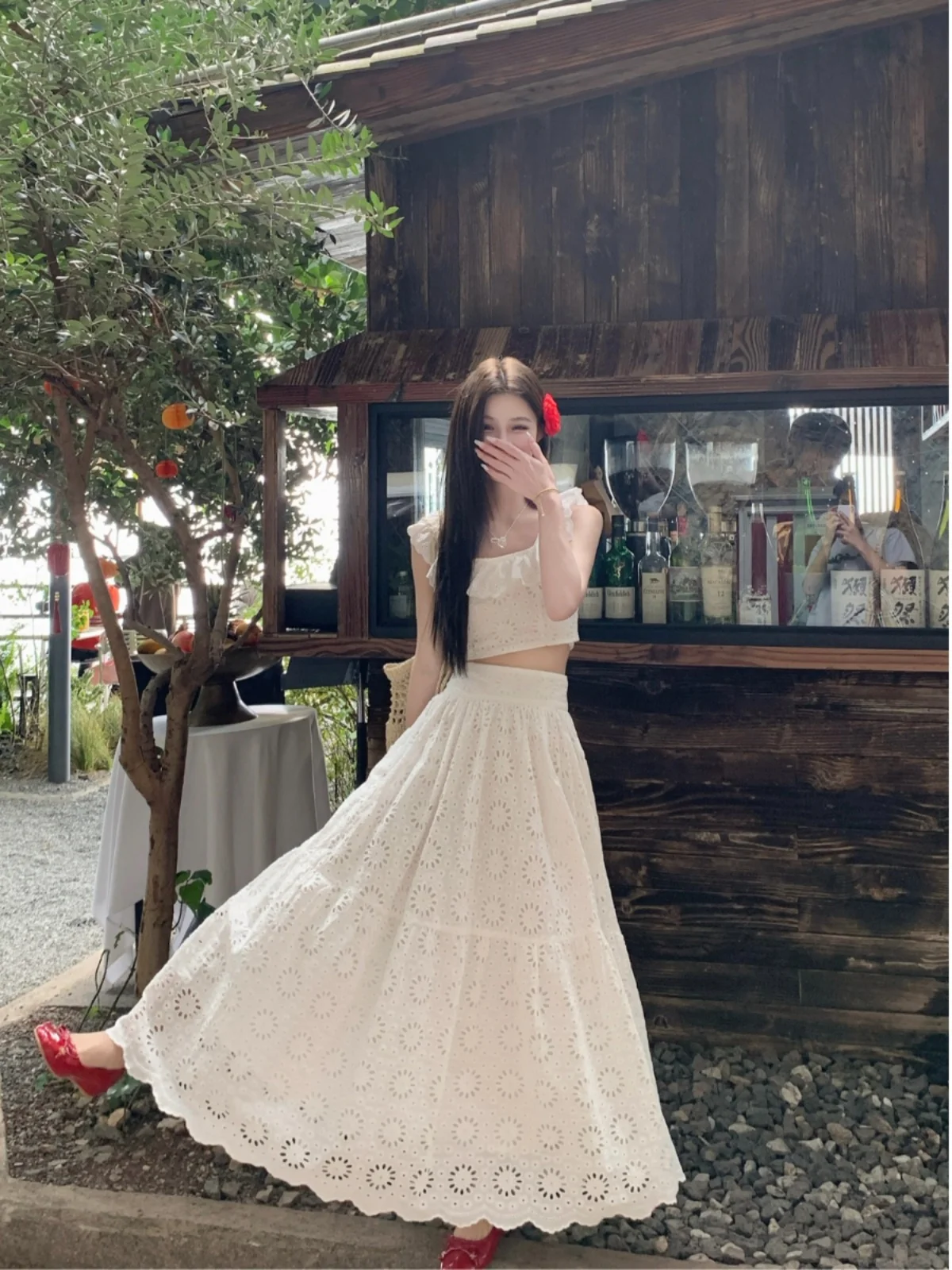 

Elegant Lace Hollow out Women's Summer 2025 New Style White Top Half Skirt Two Piece Set Fashionable French Style Ensemble