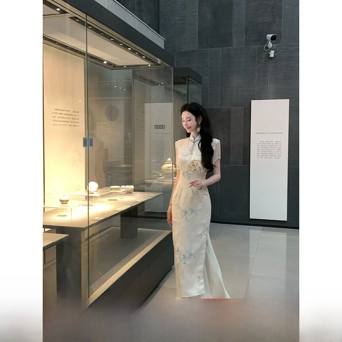 

Sy Летняя новая длинная китайская национальная тенденция с разрезом Qipao Dr, юбка с вышивкой и приподнятым цветком, Ele Breath...