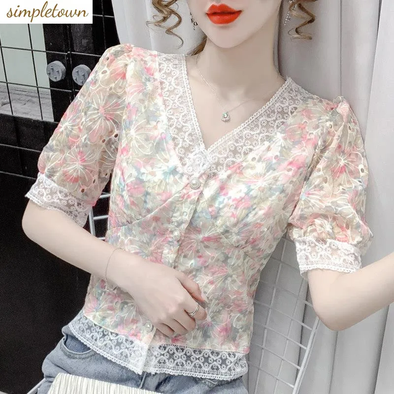 

Short Sleeved Floral Shirt for Women's 2023 Spring/summer New Lace Patchwork Bubble Sleeve V-neck Short Top