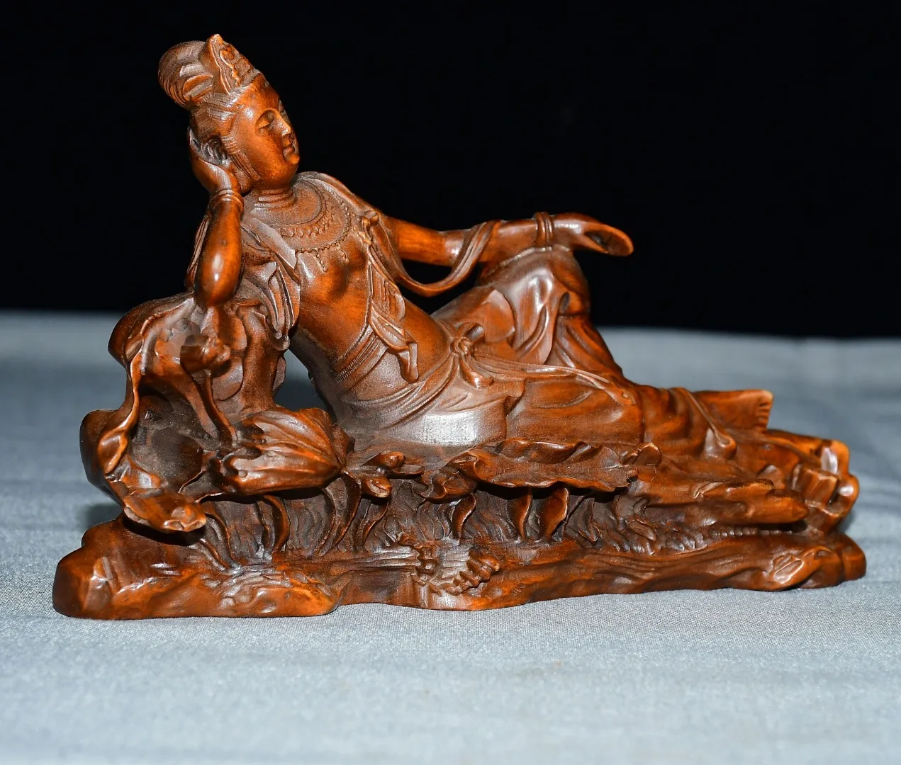 Exquisite Buddhism Boxwood Wood Carving Lotus Kwan-yin Guan Yin Boddhisattva Statue Ornament