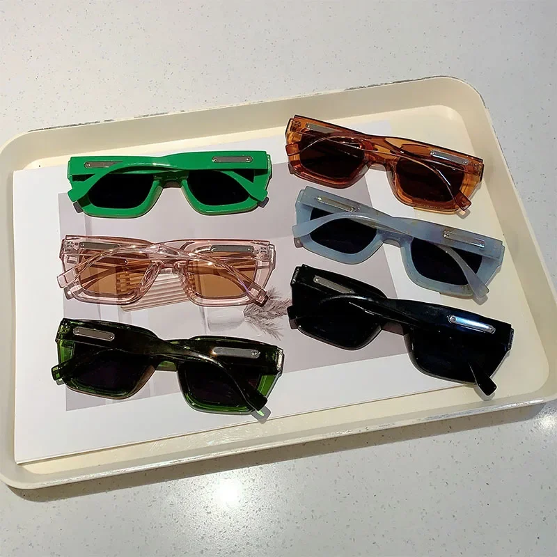 

Fashion Vintage Luxury Brand Designer Olive Green Square Sunglasses Women For Men Sun Glasses Punk Popular Rivet Outdoor Shades