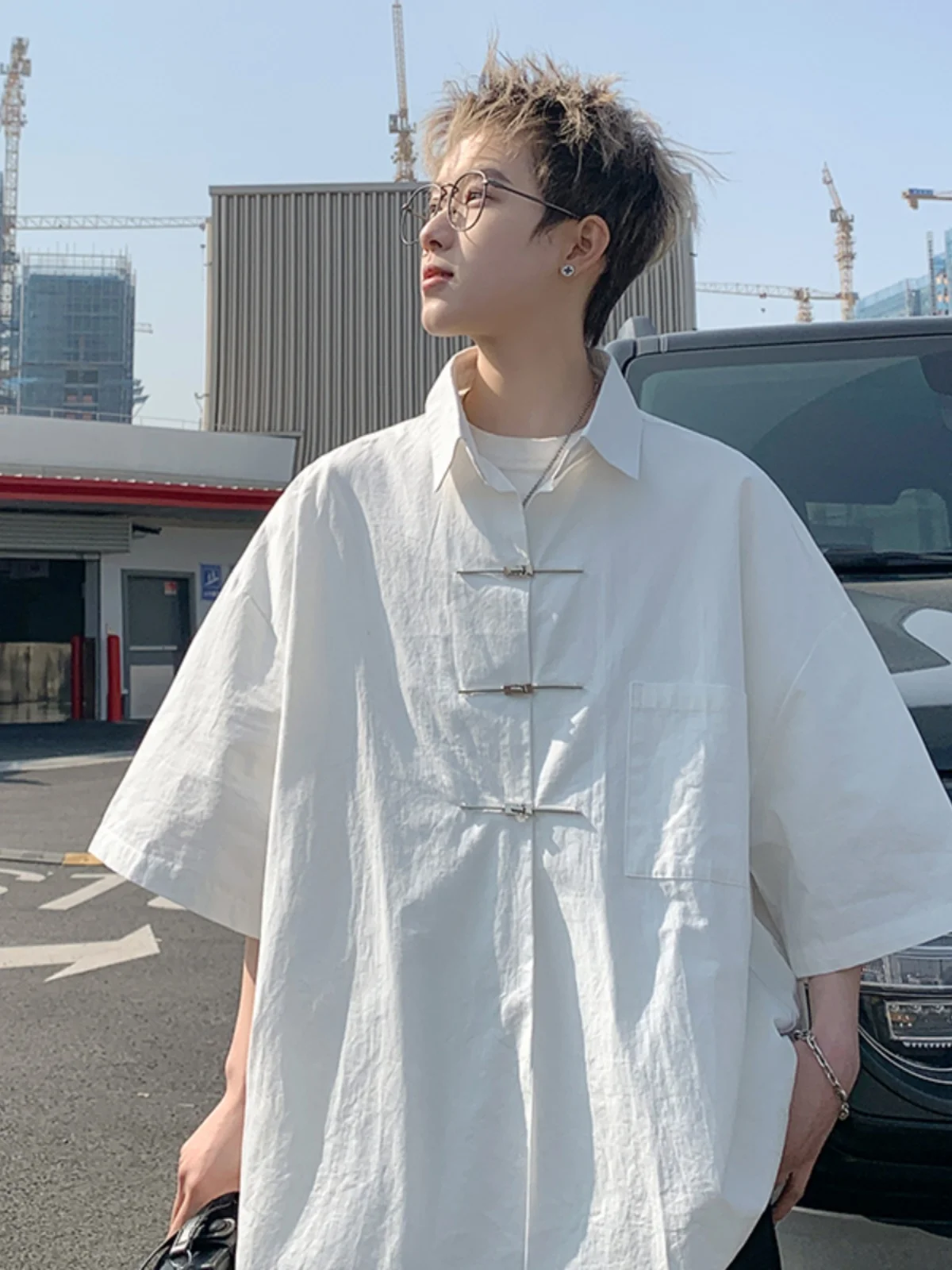 

Белая мужская рубашка свободного кроя, летняя, тонкая, повседневная, модная, дышащая, легкая, с квадратным воротником, на пуговицах