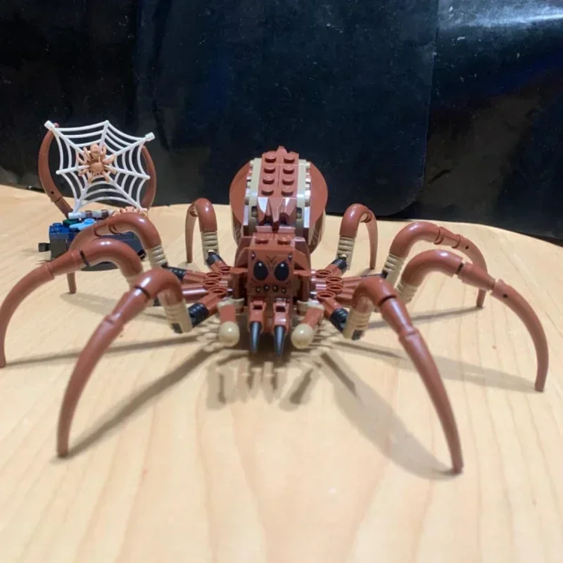 

195pcs Biological in The Forbidden Forest - Set with Spiders - Magical Creatures Figurines - 2 Character Minifigures Gift