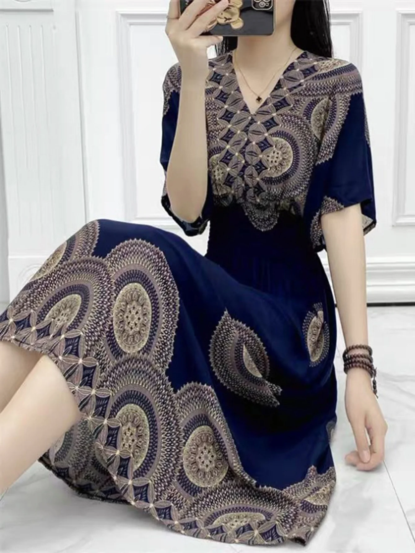 Vestido feminino tradicional elegante com estampa completa, decote em v, manga curta, indie folk, vestido longo, ajuste regular, roupa de outono