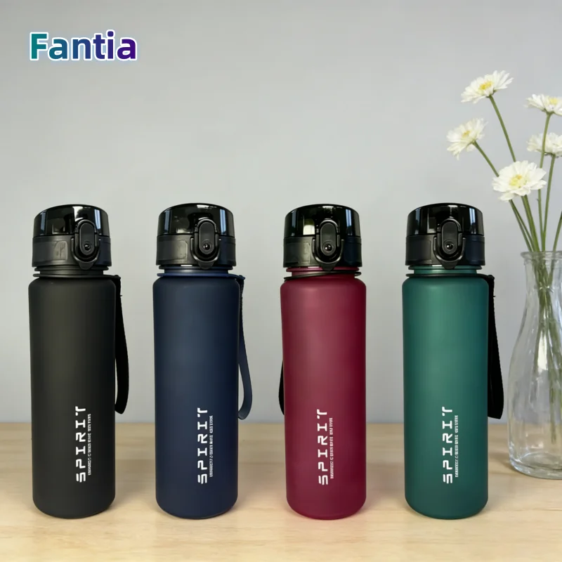 650ML 大容量フロストスポーツウォーターボトル - 漏れ防止、BPAフリーPC、シリコンストローとキャリングロープ付き、ジムやアウトドア用