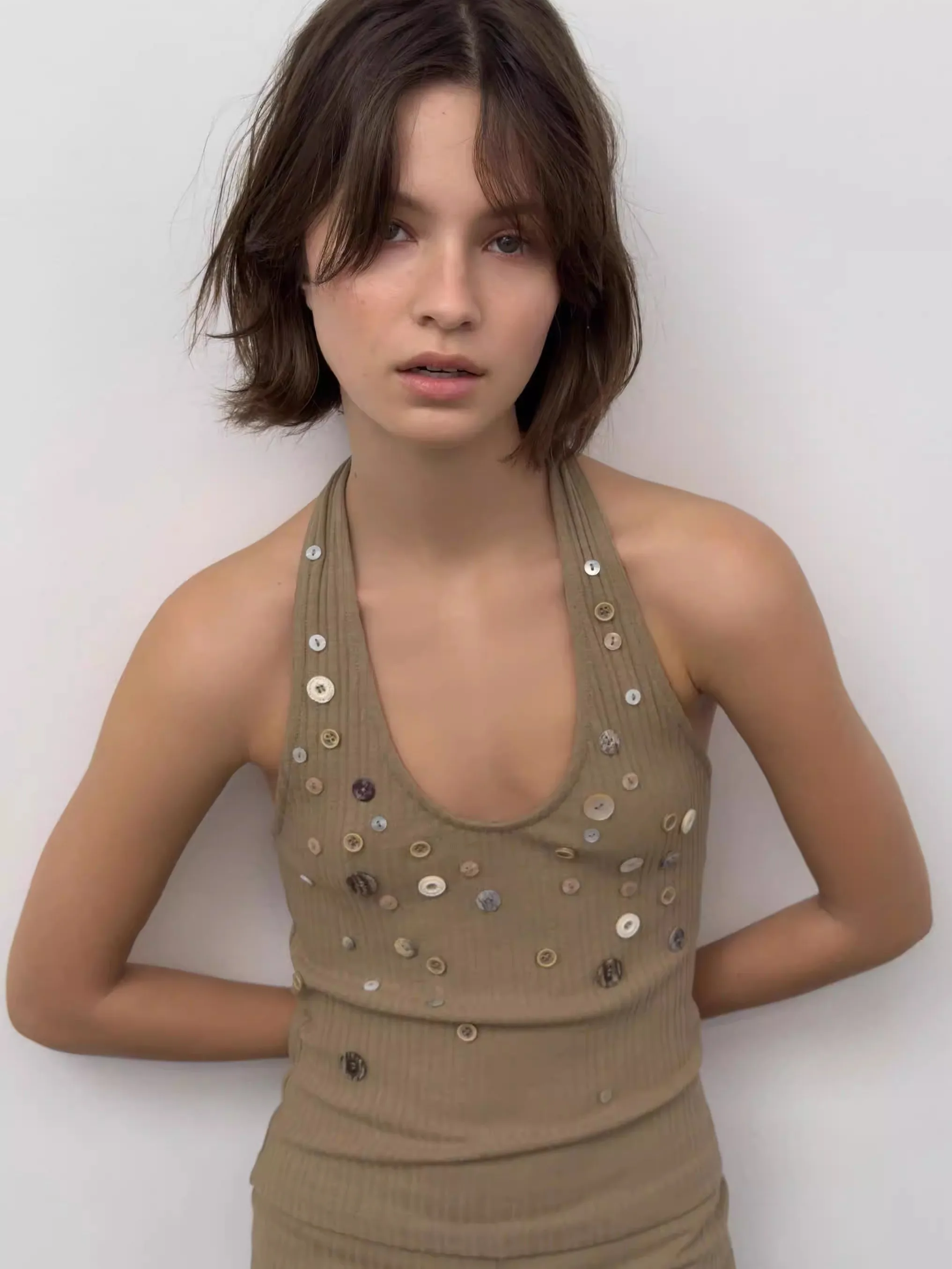 

New Summer Women's Backless Sleeveless V-Neck Ribbed Button Decorated Top Fashionable Ethnic Style Stage Costume