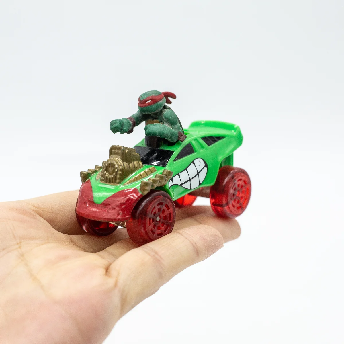 Playmates Teenage Mutant Ninja Turtles Die-Cast Metal Mini Vehicle Action Figure with Slide Vehicle Model Toy Classic Animation - view 2