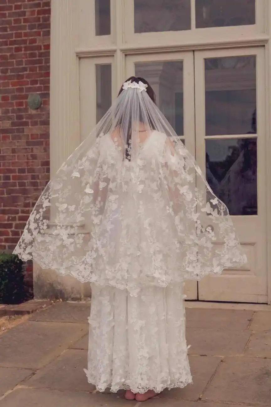 Romantic Tulle Bridal Veil 2‑Tier 3D Butterfly Floral Lace Applique Long Wedding Veil Bridal Hair Accessory For Bridal Custom