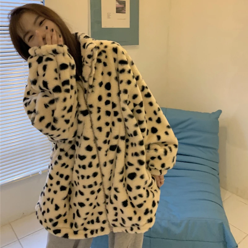 

Pop Beige Printed Faux Fur Coat Women Nice Stretwear Stand Collar Loose Plush Coats Woman Winter Warm Zip Up Overcoat Ladies