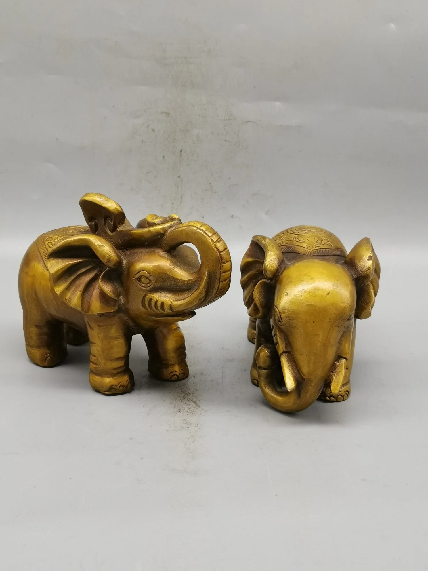 

A pair of brass elephant decorative statues Feng Shui Lucky Elephant Sculpture Interior Desktop Decoration Crafts