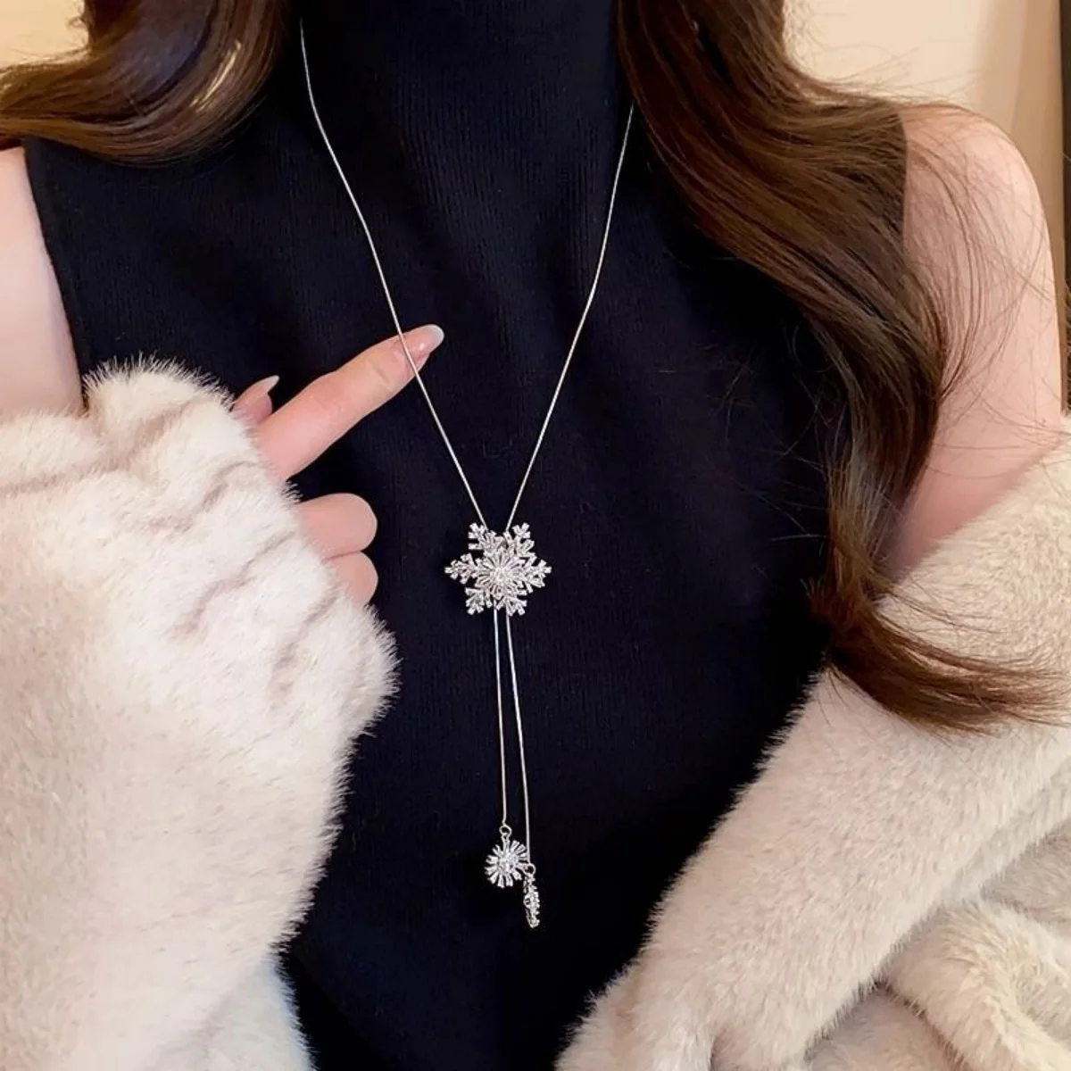 Elegant Christmas Rotating Rhinestone Snowflake Tassel Necklace Snow Flower Adjustable Long Sweater Chain For Women Men Jewelry