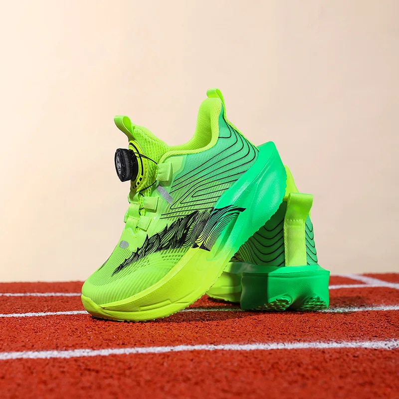 

A pair of children's rotary closure running sneakers lightweight breathable non slip training casual sports shoes TL-8912