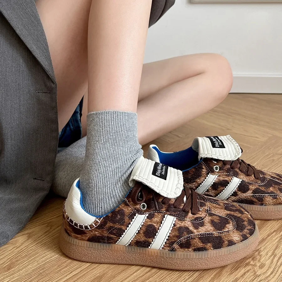 2024 frühjahr Neue Retro Leopard Print Gestrickte Atmungsaktive frauen Sport Schuhe Im Freien Zu Fuß frauen Höhe Zunehmende Schuhe