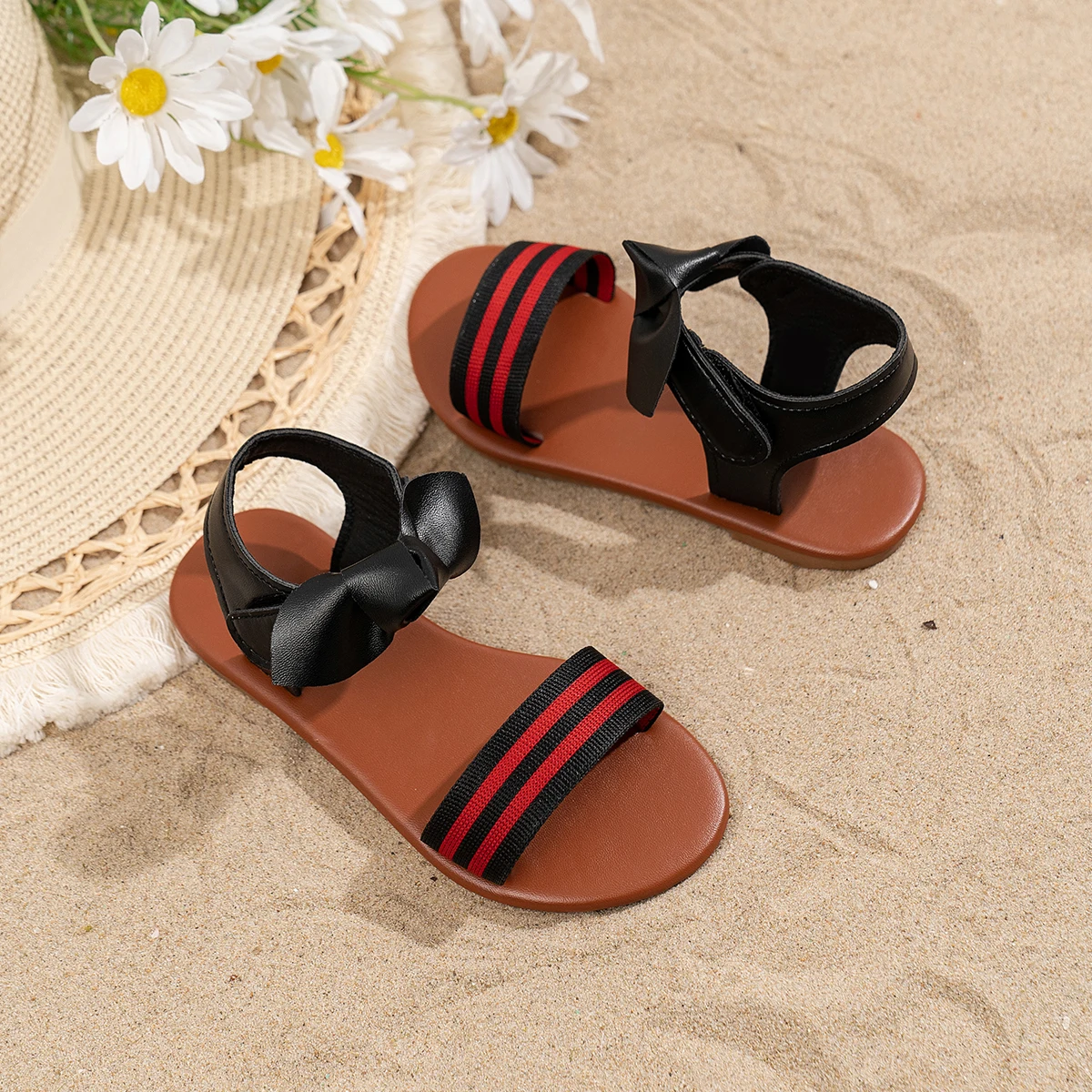 

Детские кожаные сандалии с ремешком на щиколотке и милым бантом, новинка 2026 года, летние пляжные туфли для девочек, мягкая подошва, простые аквашузы