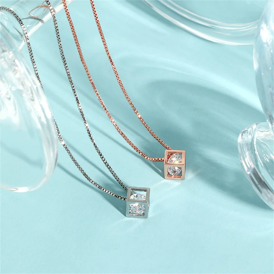 Collane con ciondolo quadrato di design di nicchia Collane con cubo d'amore quadrato vuoto intarsiato in oro rosa con diamanti sciolti Gioielli in acciaio inossidabile