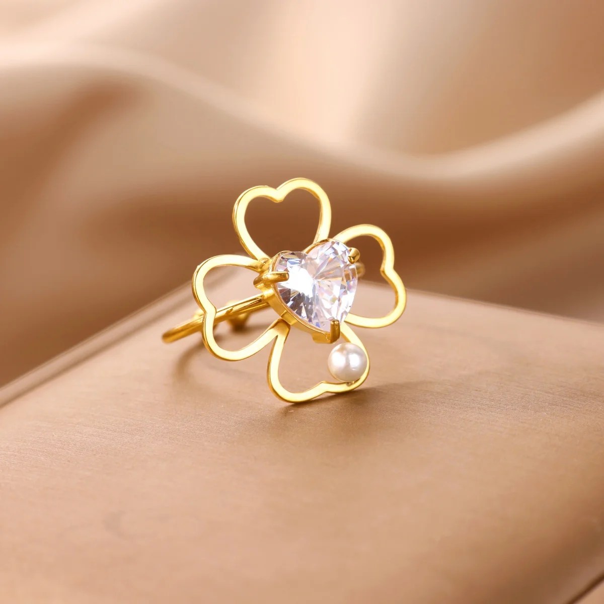 Zircon Four-Leaf Cl…