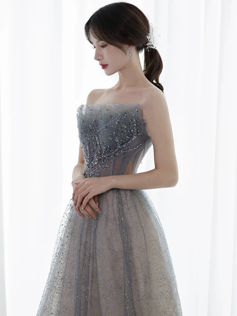 Vestidos de celebridades grises sin tirantes para mujer, con cuentas de lentejuelas de cristal, línea A, tul brillante, de lujo, para fiesta de graduación, quinceañera, nuevo