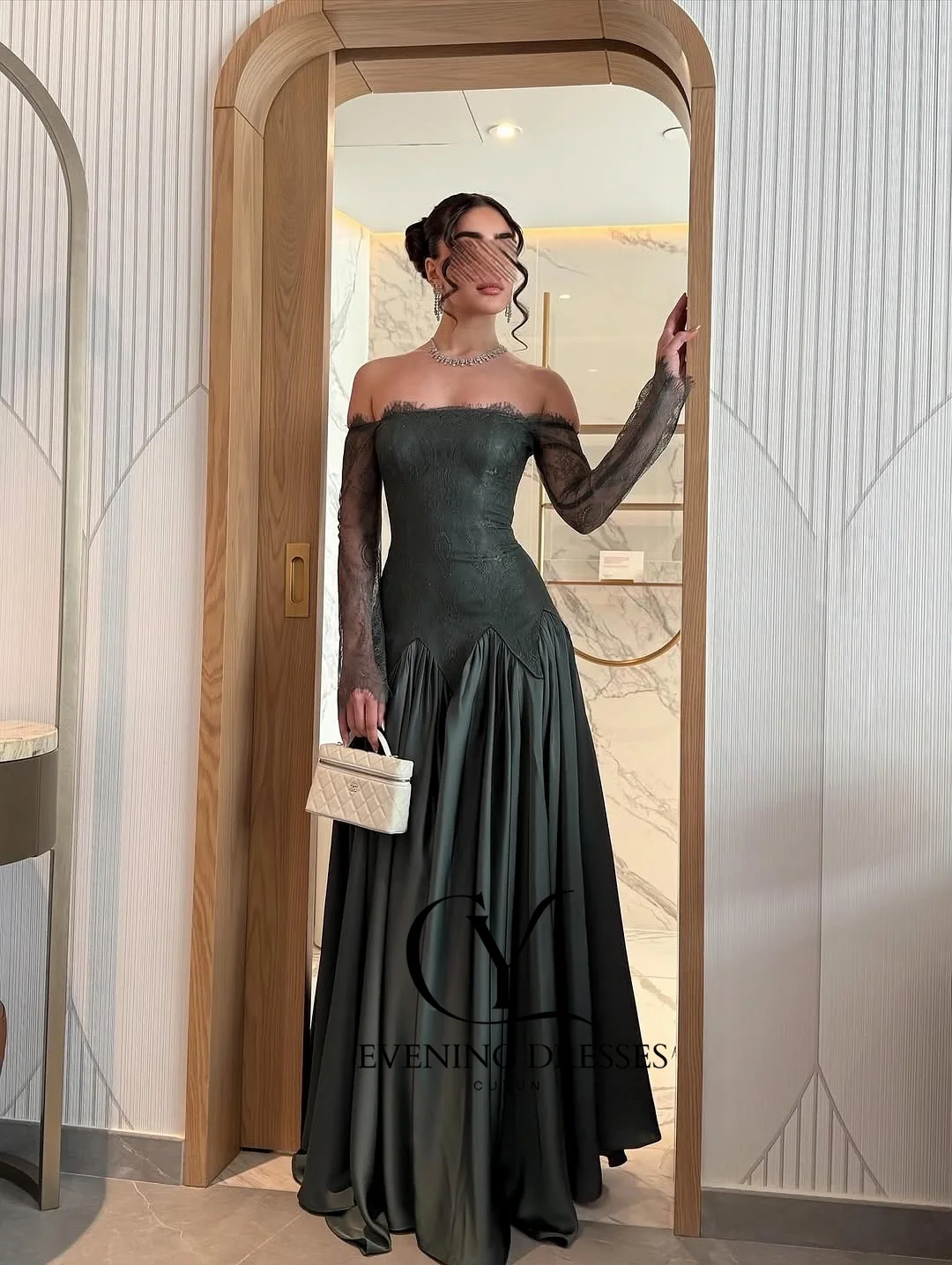 CUYUN فستان سهرة سعودي أخضر زيتوني دانتيل رقبة قارب وأكمام طويلة مرقع طويل للحفلات الراقصة فساتين مناسبة رسمية مخصصة